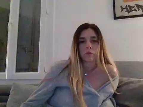 Snapshot of MissBella131 chatting on 12-09-24, 08:33 MissBella131 online show from 12-09-24, 08:33