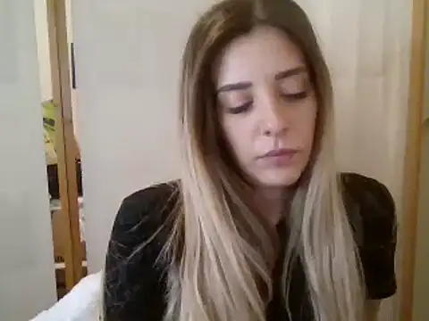 Snapshot of MissBella131 chatting on 12-17-24, 08:21 MissBella131 online show from 12-17-24, 08:21