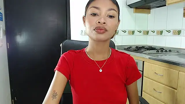 Perla prg online show from 10-30-25, 04:04