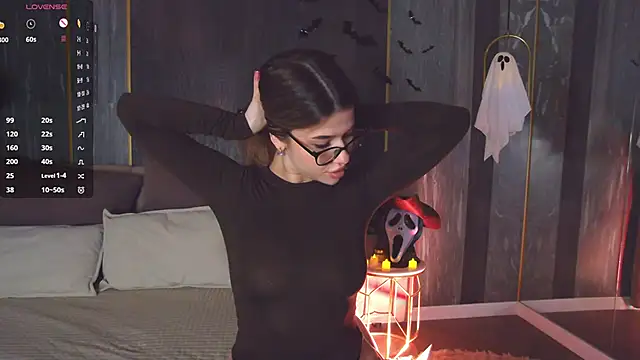 Snapshot of Sara_Lewiis chatting on 10-28-25, 04:28 Sara Lewiis online show from 10-28-25, 04:28