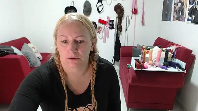 emperabigbootybigass online show from 12-18-25, 12:20