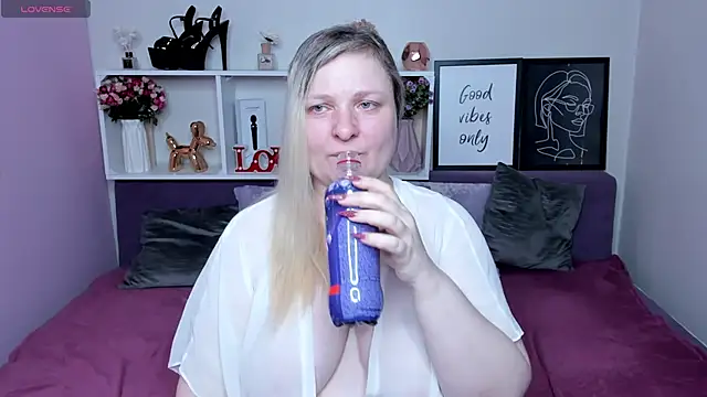 AnnaXCherri online show from 11-18-25, 02:59