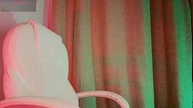 mia bonneett online show from 10-18-25, 02:35