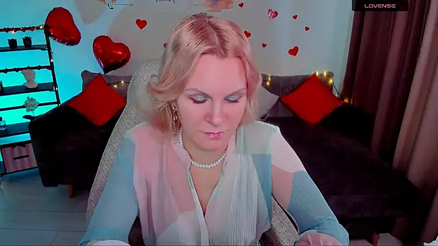 Louisa Bay online show from 02-11-25, 08:15