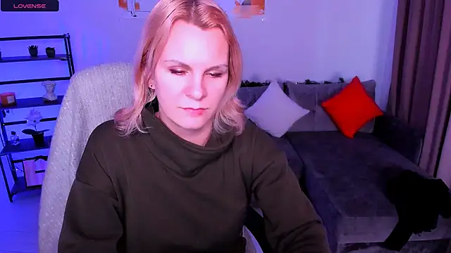 Louisa Bay online show from 01-17-25, 08:02