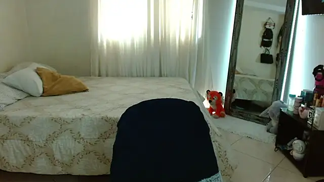 KatalinnaBrown online show from 10-22-25, 05:34