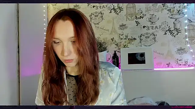 Snapshot of LisaIcon chatting on 12-17-24, 02:22 LisaIcon online show from 12-17-24, 02:22