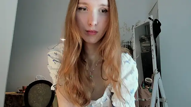 LisaIcon online show from 11-27-25, 01:00