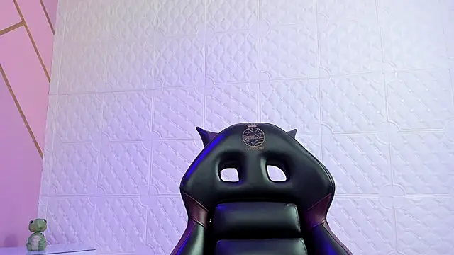 Violetaa diazz online show from 12-18-25, 09:07