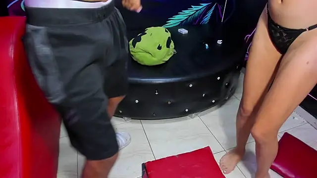 Snapshot of Living_room chatting on 02-18-26, 11:34 Living room online show from 02-18-26, 11:34