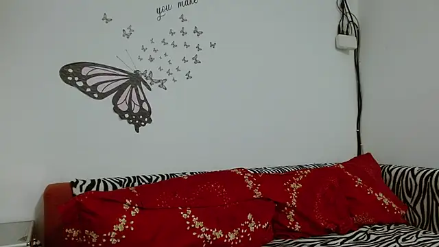 Snapshot of LadyHellene chatting on 10-15-25, 07:05 LadyHellene online show from 10-15-25, 07:05