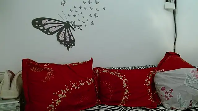 Snapshot of LadyHellene chatting on 10-10-25, 05:08 LadyHellene online show from 10-10-25, 05:08