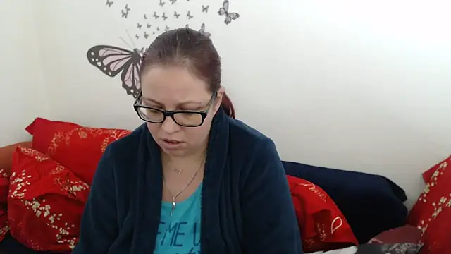 Snapshot of LadyHellene chatting on 03-04-25, 06:04 LadyHellene online show from 03-04-25, 06:04