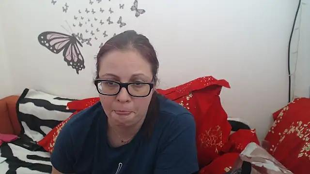 Snapshot of LadyHellene chatting on 02-25-25, 01:43 LadyHellene online show from 02-25-25, 01:43