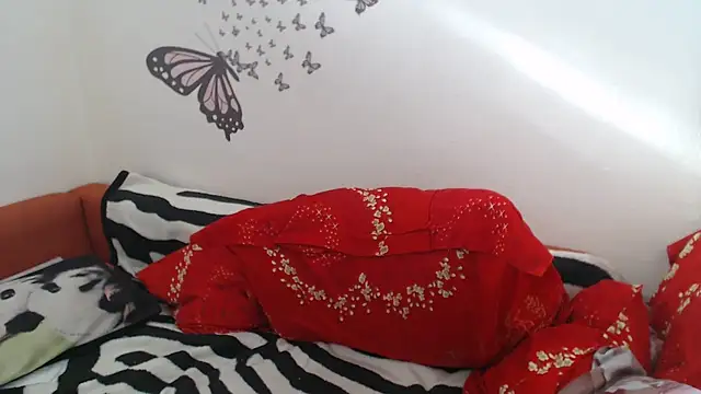 Snapshot of LadyHellene chatting on 02-26-25, 08:28 LadyHellene online show from 02-26-25, 08:28