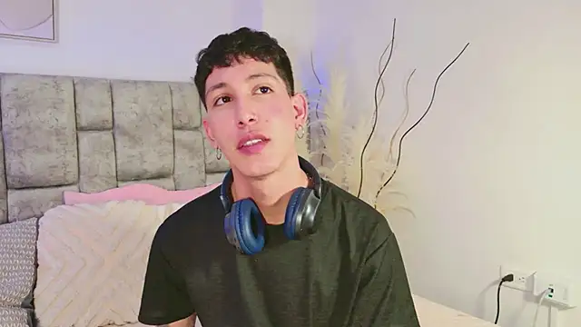Godly huan online show from 04-01-26, 10:28