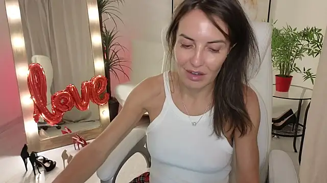 Beylly online show from 02-14-25, 01:34