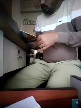 Snapshot of Jayesh_Love chatting on 02-12-25, 06:51 Jayesh Love online show from 02-12-25, 06:51