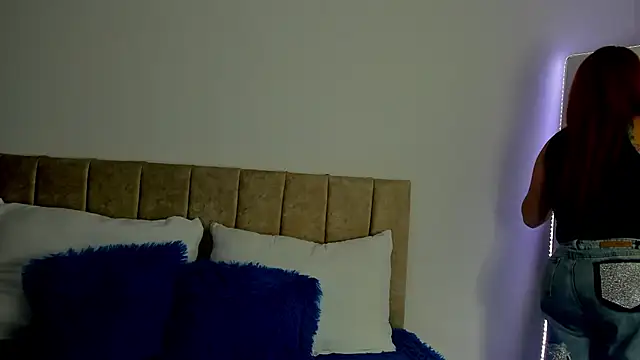 cristalwalker   online show from 10-27-25, 12:28