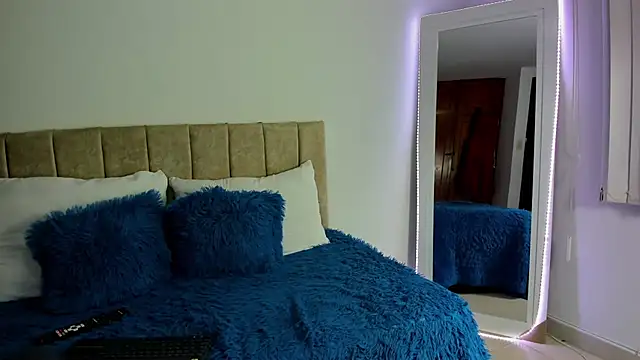 cristalwalker   online show from 10-26-25, 10:37