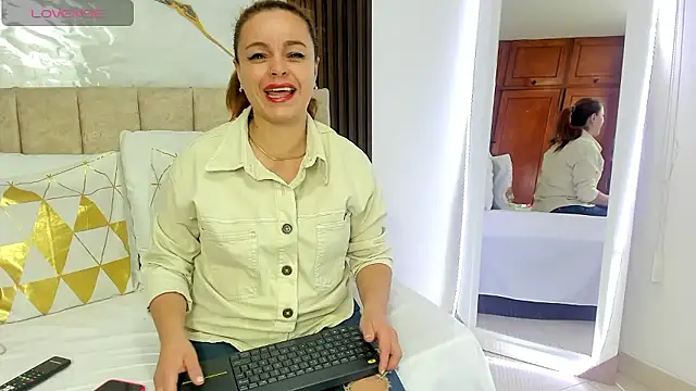 cristalwalker   online show from 01-15-26, 10:40