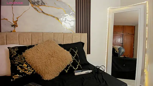 cristalwalker   online show from 07-01-26, 11:21