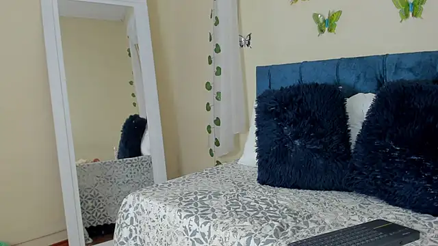 Snapshot of cristalwalker__ chatting on 03-18-25, 06:50 cristalwalker online show from 03-18-25, 06:50