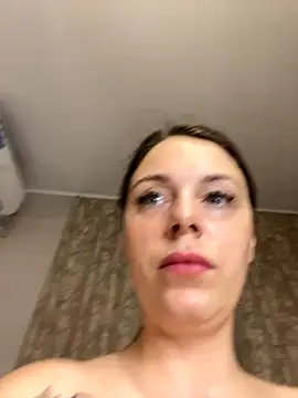 Lola Hale online show from 11-21-25, 06:07