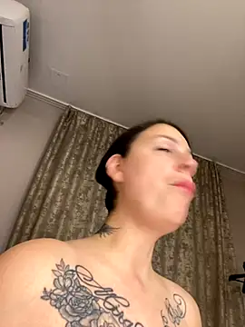 Lola Hale online show from 11-16-25, 06:01