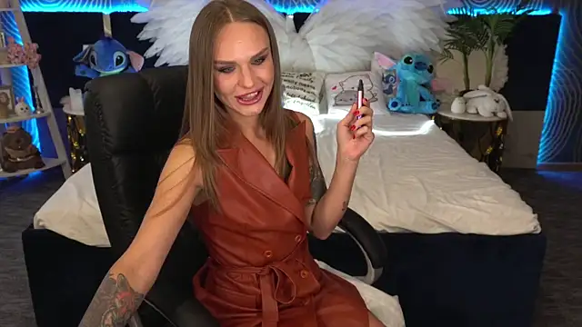 Snapshot of KiraGrayy chatting on 10-14-25, 01:01 KiraGrayy online show from 10-14-25, 01:01