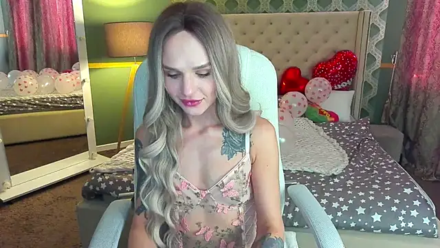 Snapshot of KiraGrayy chatting on 02-11-25, 01:41 KiraGrayy online show from 02-11-25, 01:41