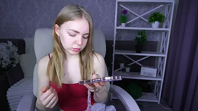 Snapshot of EmilySunshineS chatting on 02-25-26, 07:08 EmilySunshineS online show from 02-25-26, 07:08