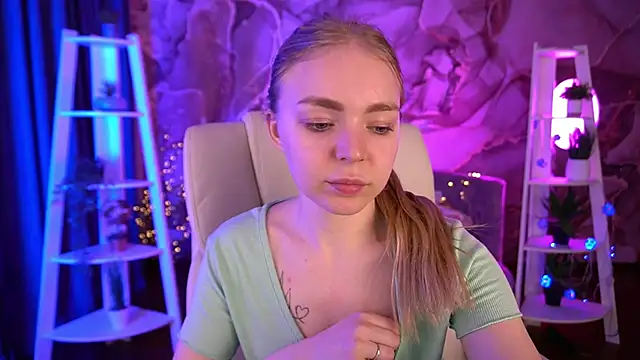 Snapshot of EmilySunshineS chatting on 02-07-26, 02:03 EmilySunshineS online show from 02-07-26, 02:03