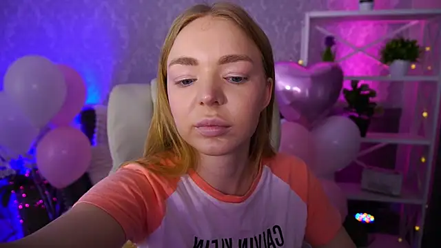 Snapshot of EmilySunshineS chatting on 02-16-26, 07:18 EmilySunshineS online show from 02-16-26, 07:18