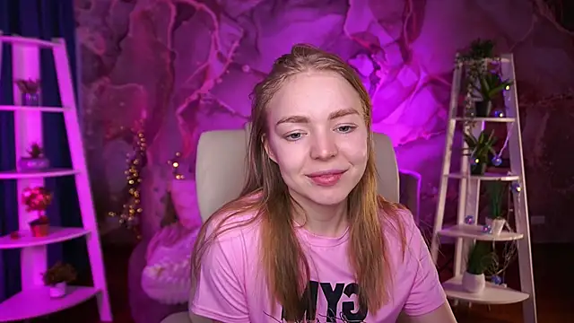 Snapshot of EmilySunshineS chatting on 02-28-26, 01:44 EmilySunshineS online show from 02-28-26, 01:44