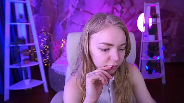 Snapshot of EmilySunshineS chatting on 02-11-26, 07:30 EmilySunshineS online show from 02-11-26, 07:30