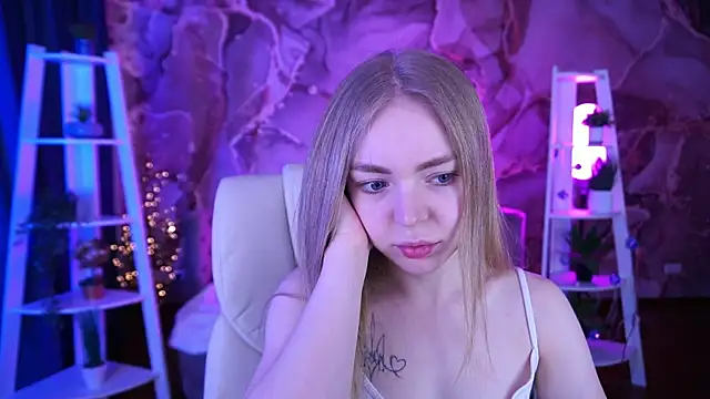 Snapshot of EmilySunshineS chatting on 02-08-26, 07:28 EmilySunshineS online show from 02-08-26, 07:28