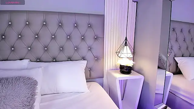 Snapshot of VioletthaRous chatting on 05-05-26, 10:35 VioletthaRous online show from 05-05-26, 10:35