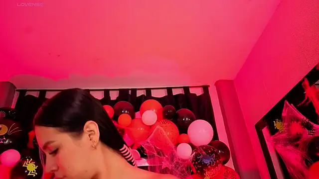 Snapshot of Mia_Oxford chatting on 10-20-25, 12:17 Mia Oxford online show from 10-20-25, 12:17