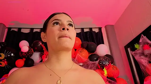 Mia Oxford online show from 10-29-25, 01:32