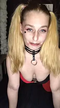 Snapshot of Sweet-SpicyOff chatting on 10-31-25, 10:05 Sweet-SpicyOff online show from 10-31-25, 10:05