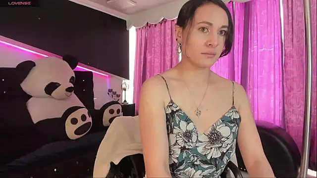 Coral Gibson online show from 11-30-25, 01:01