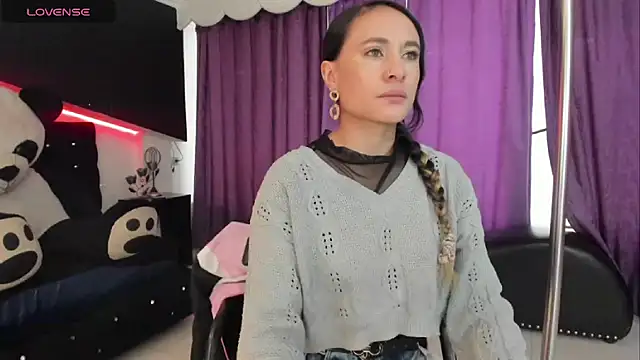 Coral Gibson online show from 10-10-25, 12:39