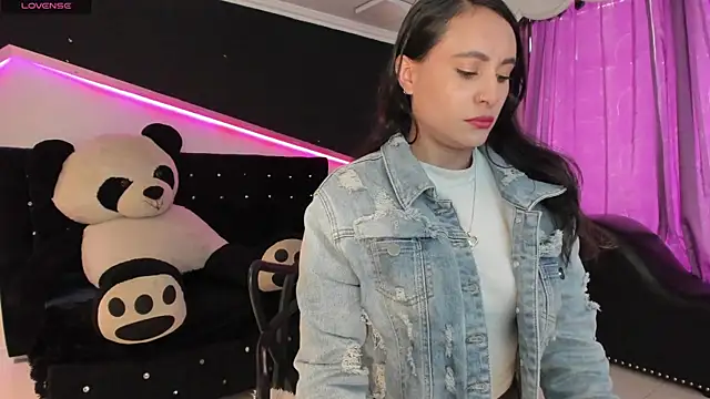 Coral Gibson online show from 01-14-26, 01:04