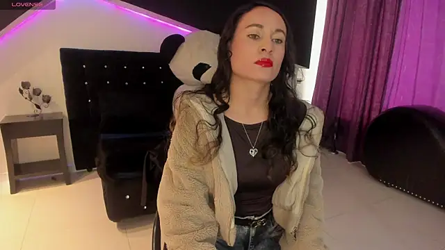 Coral Gibson online show from 11-21-25, 01:10