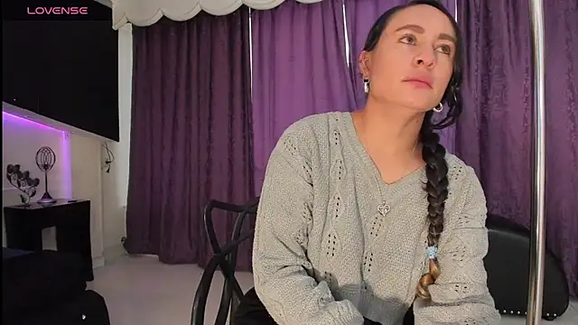 Coral Gibson online show from 04-15-26, 12:21