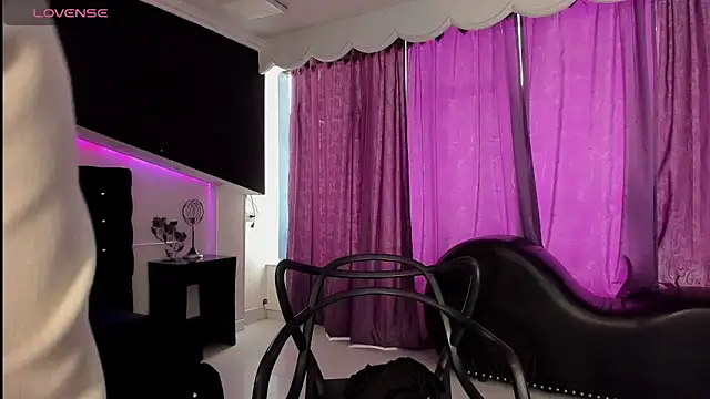 Coral Gibson online show from 04-18-26, 12:40