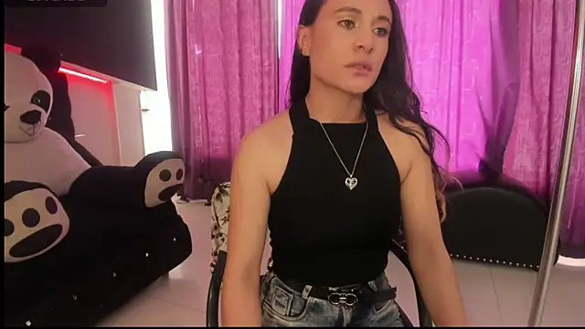 Coral Gibson online show from 11-08-25, 01:36