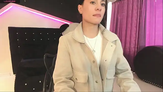 Coral Gibson online show from 12-04-25, 12:37