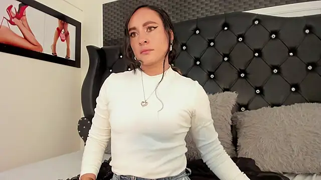 Coral Gibson online show from 04-26-26, 01:30